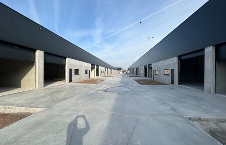 ** COMPROMIS IN OPMAAK ** - Nieuwbouw KMO-unit - Project De Landscauter - 220 m²