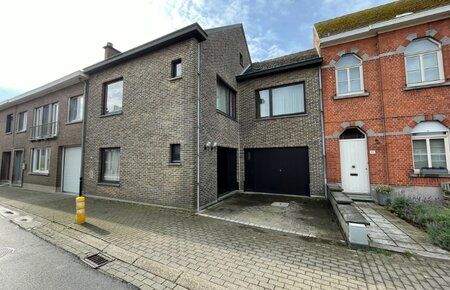 * VERKOCHT * Mooie, solide woning met potentiële bouwgrond te koop