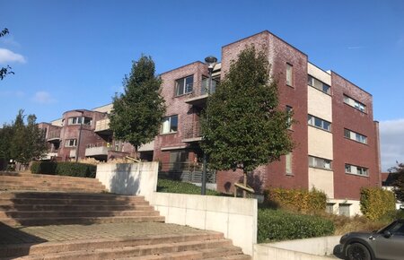 Rustig en zon georiënteerd, instapklaar 2 slk appartement met terras, private garage en dichtbij het Station van Denderleeuw en winkels