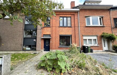 Te renoveren woning met tuin en garage, nabij jachthaven 